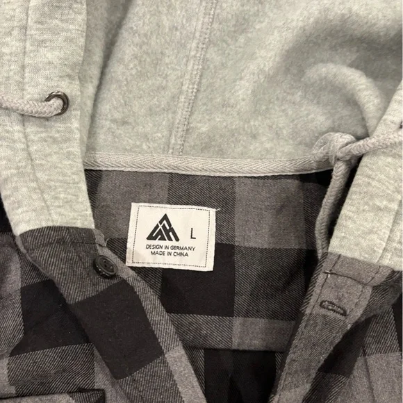 Black and Gray Men’s Plaid Button-Up Hoodie size large - Picture 6 of 10